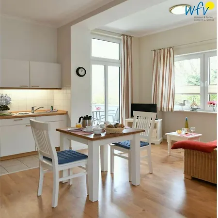 4 Near Seabeach * Goehren (Ruegen)