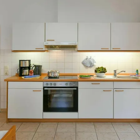 4 Near Seabeach * Goehren (Ruegen)